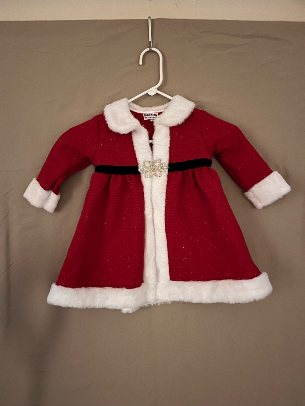 Girls Sparkling Red Holiday Cover W/ White Soft Faux Fur Trim And Ornate Latch